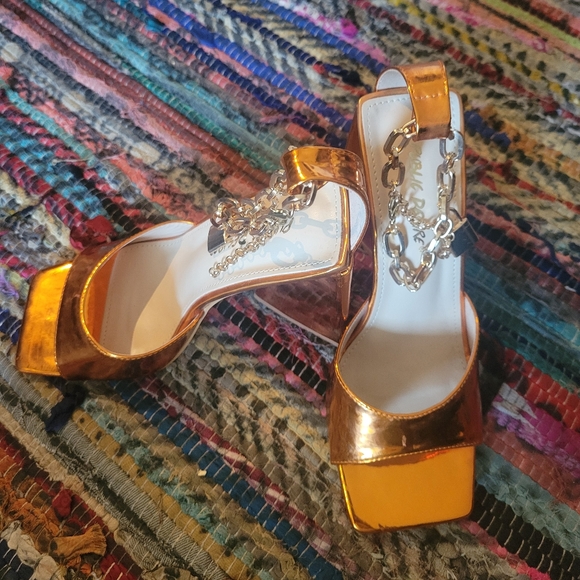 SUPER Sexy-Never worn heels - Picture 4 of 8